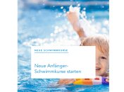 Kleinkind mit Schwimmhilfe im Wasser
